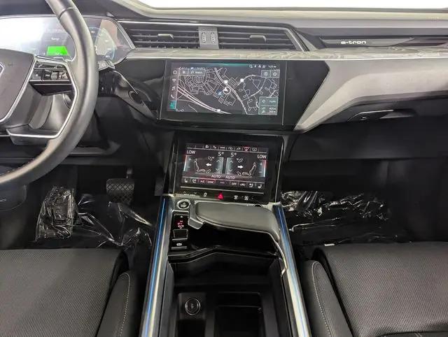 2024 Audi e-tron Prestige quattro
