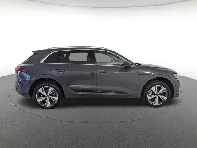 2024 Audi e-tron Prestige quattro