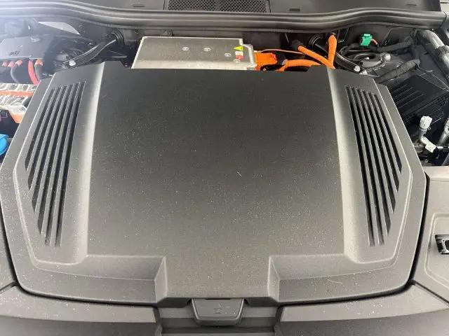 2024 Audi e-tron Prestige quattro