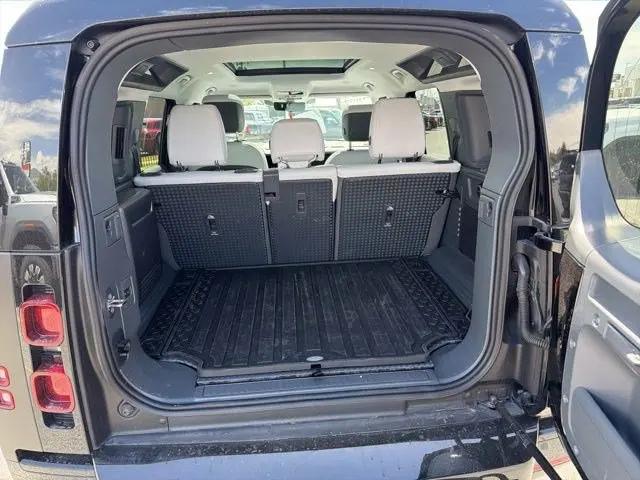 2025 Land Rover Defender 110 P500 X-Dynamic SE