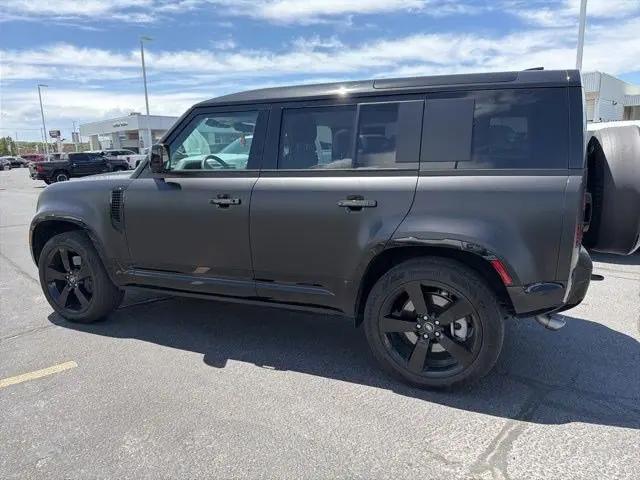 2025 Land Rover Defender 110 P500 X-Dynamic SE
