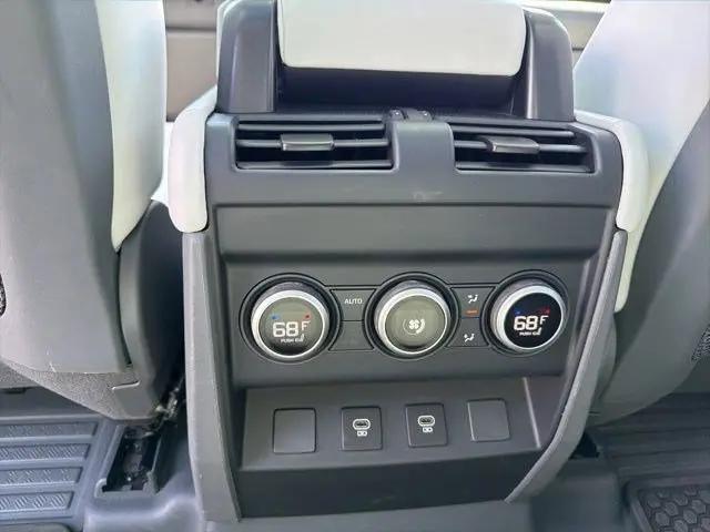 2025 Land Rover Defender 110 P500 X-Dynamic SE