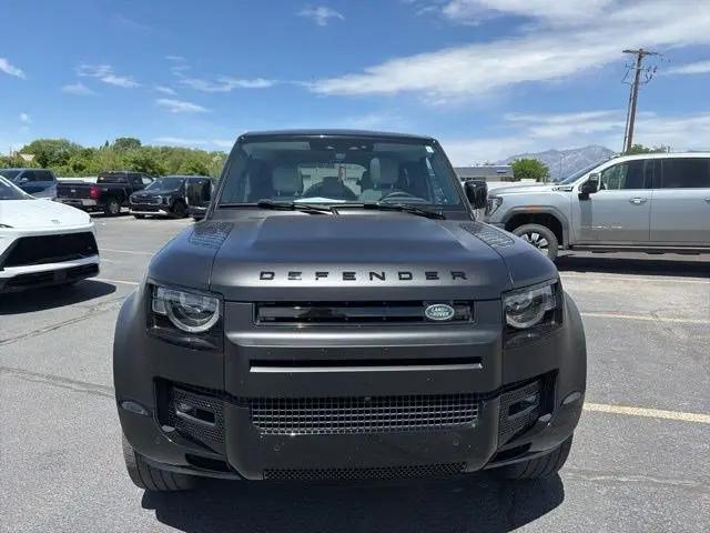 2025 Land Rover Defender 110 P500 X-Dynamic SE