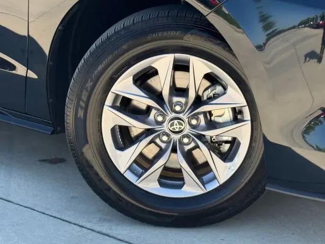 2025 Toyota Sienna XLE