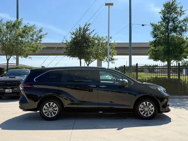 2025 Toyota Sienna XLE