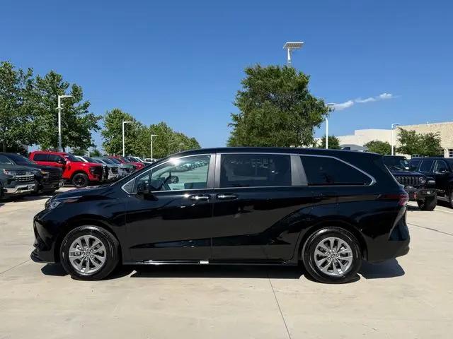 2025 Toyota Sienna XLE