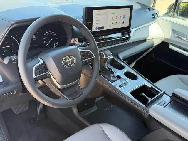 2025 Toyota Sienna XLE