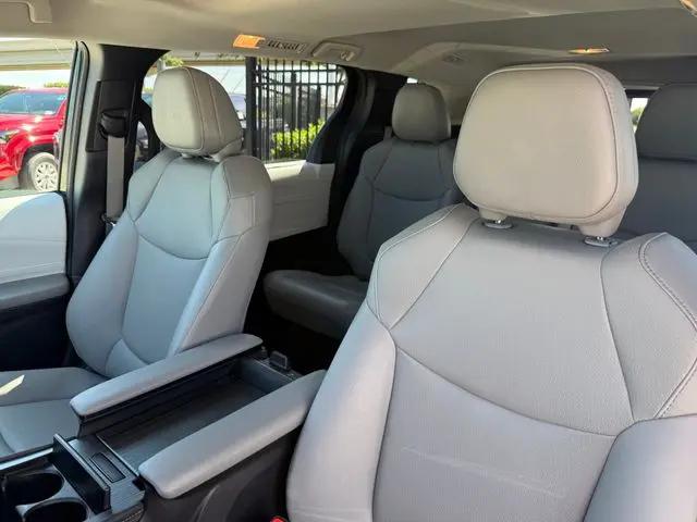 2025 Toyota Sienna XLE