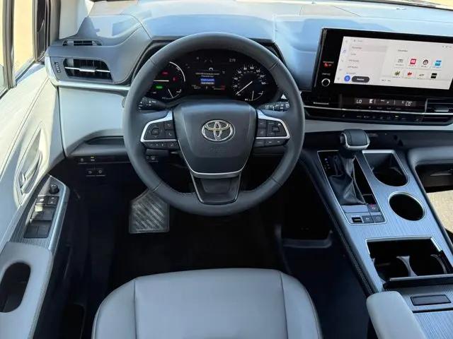 2025 Toyota Sienna XLE