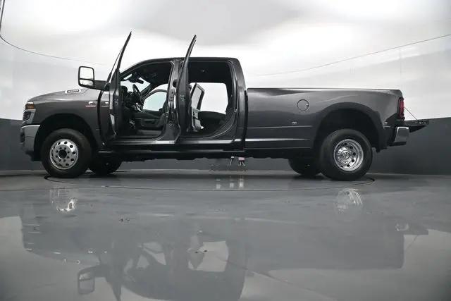 2025 Ram 3500 Tradesman Crew Cab 4x4 8' Box