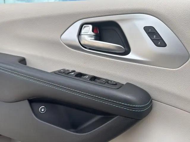 2020 Chrysler Pacifica Hybrid Limited