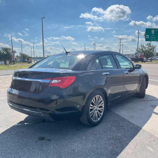 2011 Chrysler 200 Limited