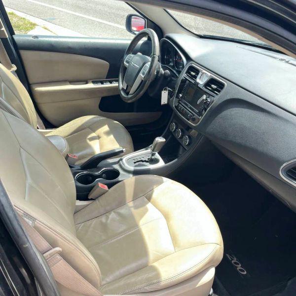 2011 Chrysler 200 Limited