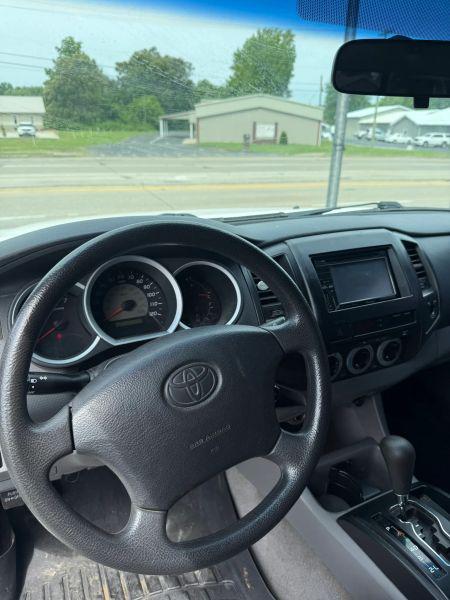 2006 Toyota Tacoma Base V6