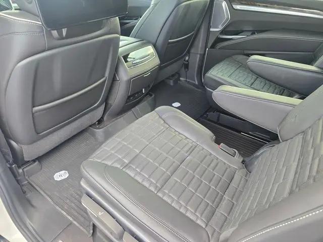 2025 Cadillac Escalade Sport Platinum