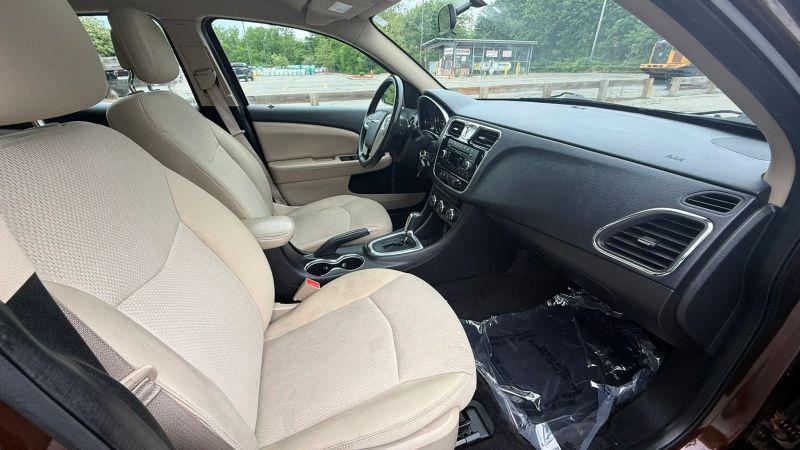 2013 Chrysler 200 Touring