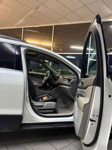 2017 GMC Acadia SLE-2