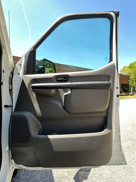 2021 Nissan 3500 SL High Roof V8