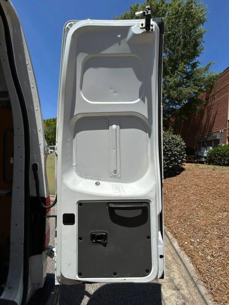 2021 Nissan 3500 SL High Roof V8