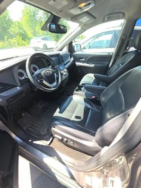 2018 Toyota Sienna SE 8 Passenger