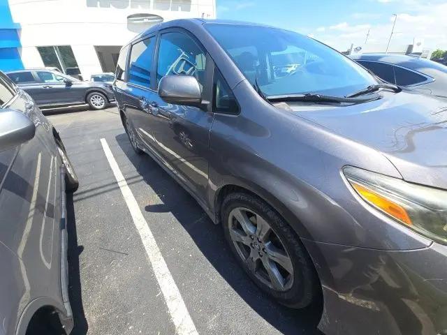 2018 Toyota Sienna SE 8 Passenger