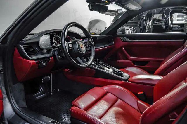 2020 Porsche 911 Carrera 4