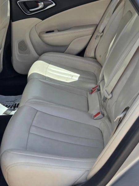 2017 Chrysler 200 Limited Platinum