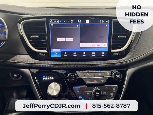2027 Chrysler Pacifica Select