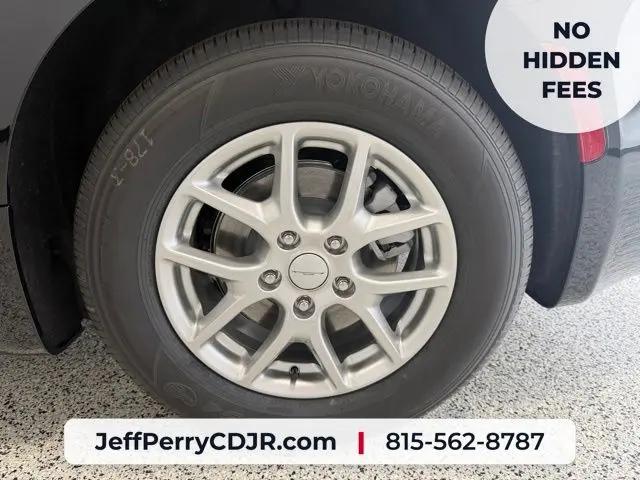 2027 Chrysler Pacifica Select