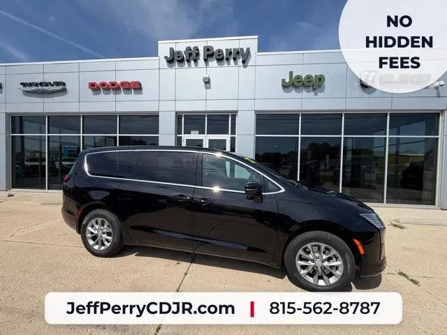 2027 Chrysler Pacifica Select for sale in Rochelle, IL