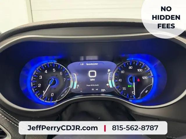 2027 Chrysler Pacifica Select