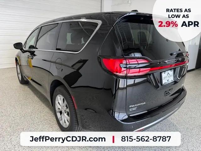 2027 Chrysler Pacifica Select