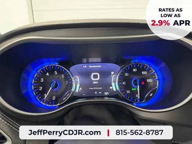 2027 Chrysler Pacifica Select