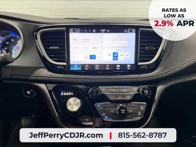 2027 Chrysler Pacifica Select