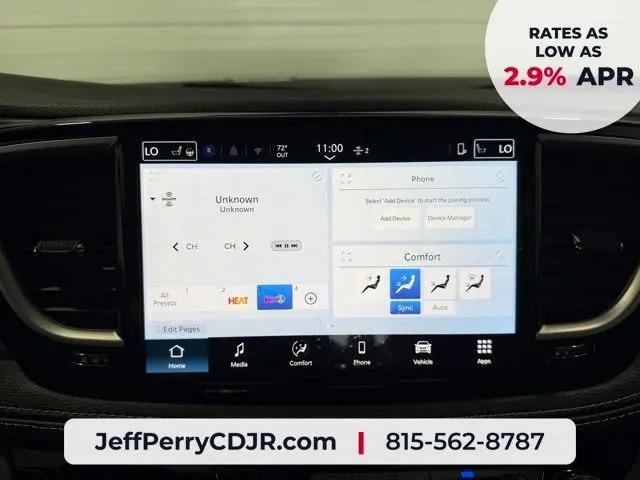 2027 Chrysler Pacifica Select