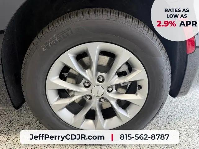 2027 Chrysler Pacifica Select