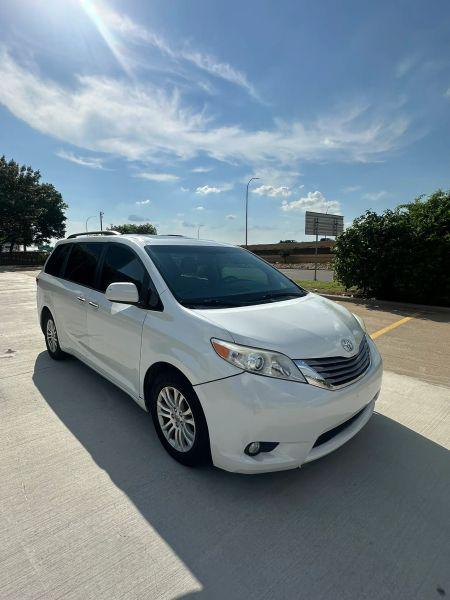 2015 Toyota Sienna XLE 8 Passenger for sale in Dallas, TX