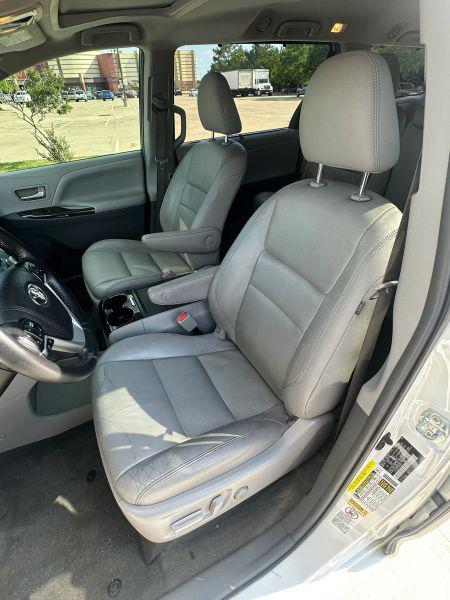 2015 Toyota Sienna XLE 8 Passenger