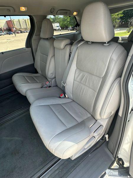 2015 Toyota Sienna XLE 8 Passenger