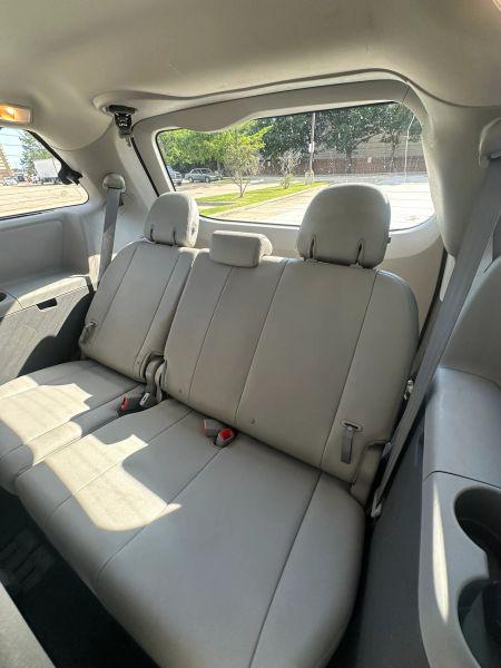 2015 Toyota Sienna XLE 8 Passenger
