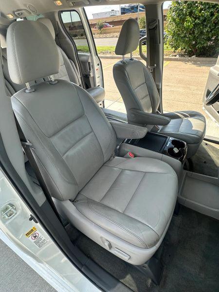 2015 Toyota Sienna XLE 8 Passenger