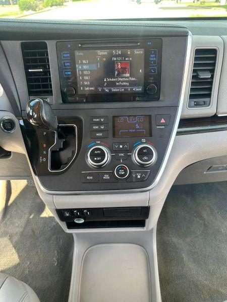 2015 Toyota Sienna XLE 8 Passenger