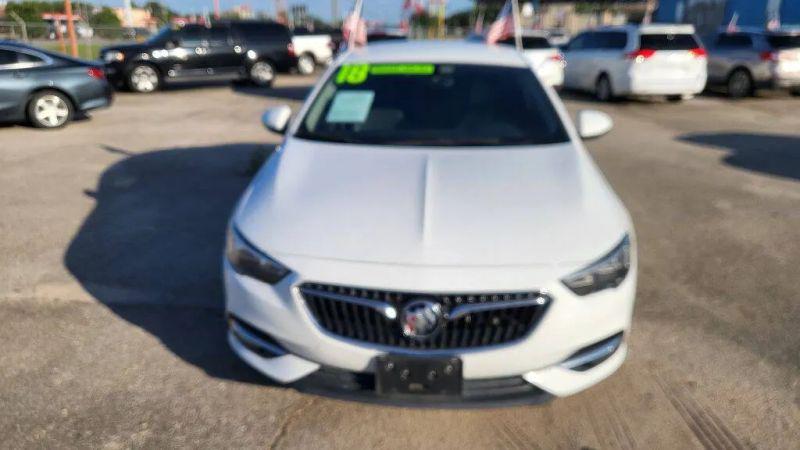 2018 Buick Regal Sportback Essence