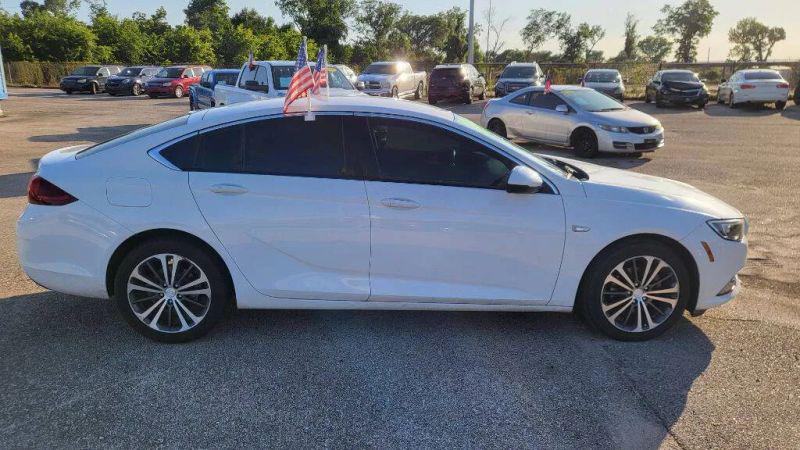 2018 Buick Regal Sportback Essence