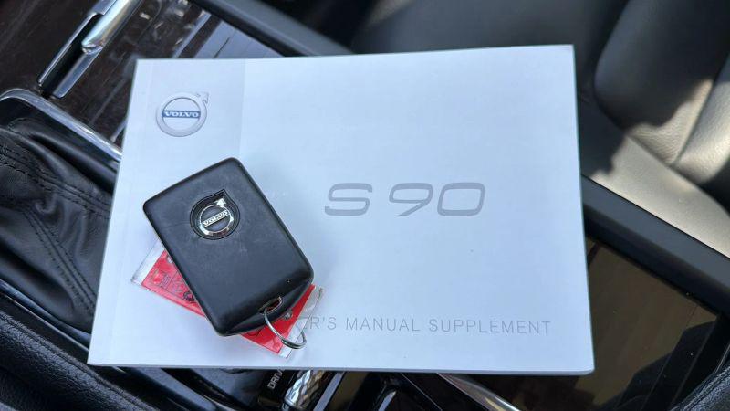 2018 Volvo S90 T5 Momentum