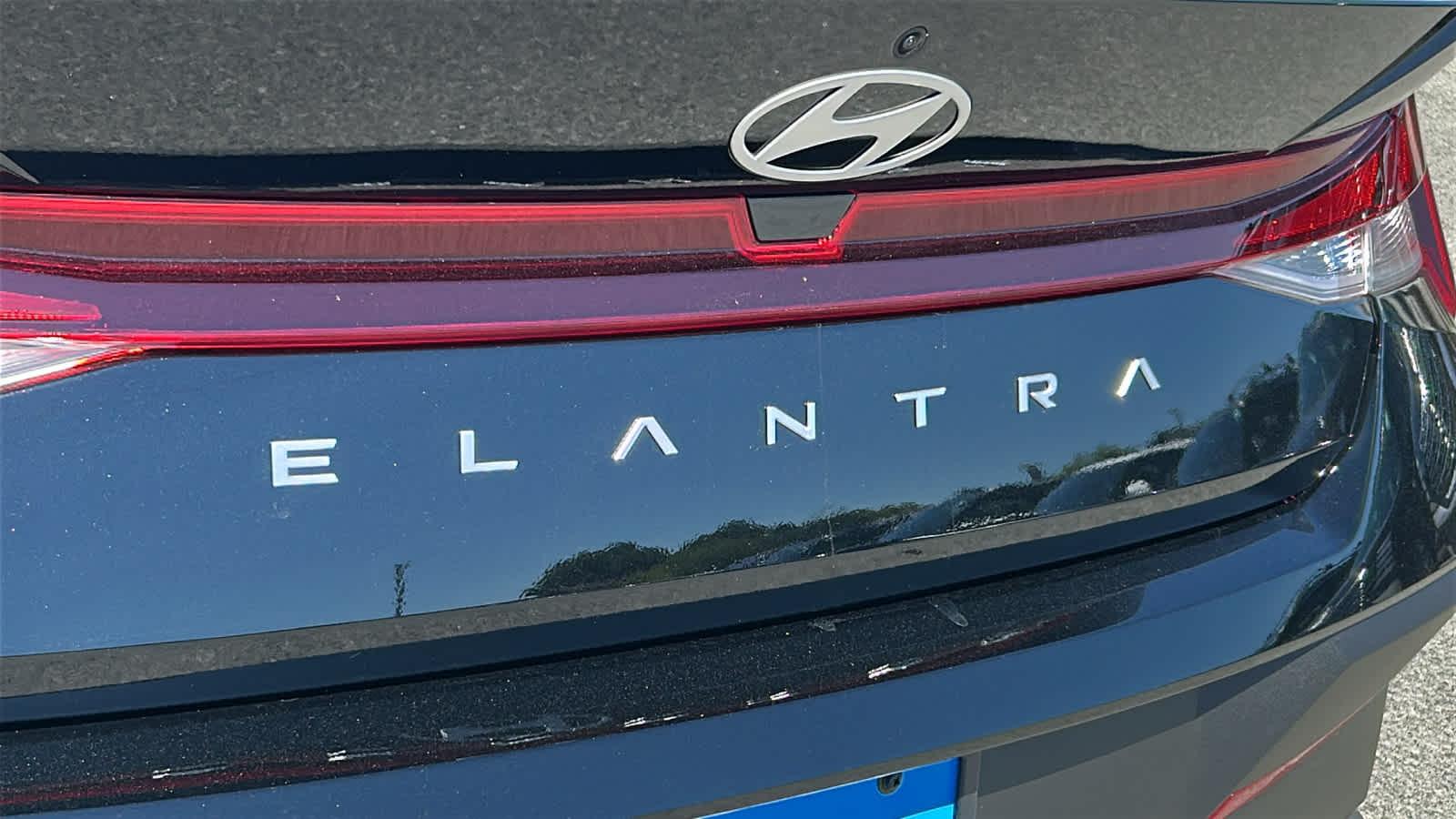 New 2026 Abyss Black Hyundai SE image 58