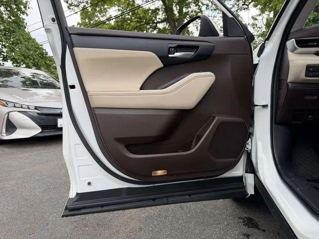 2021 Toyota Highlander Hybrid XLE