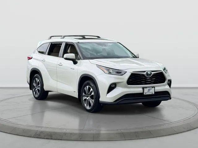 2021 Toyota Highlander Hybrid XLE for sale in Amityville, NY