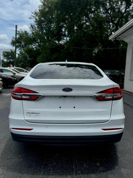 2020 Ford Fusion SE