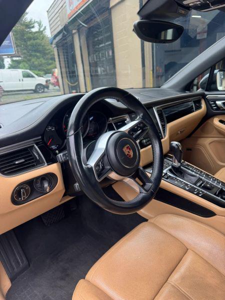 2018 Porsche Macan Base